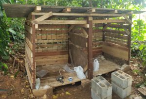 upcycling how to build a DIY compost shed - 6 Compost Shed - Roof